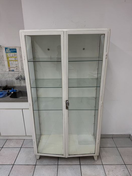 Sprzedam szafkę medyczną w dobrym stanie