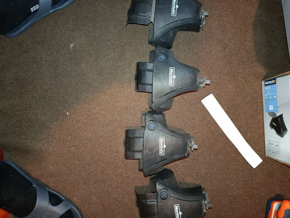 Pés para barras de tejadilho Norauto