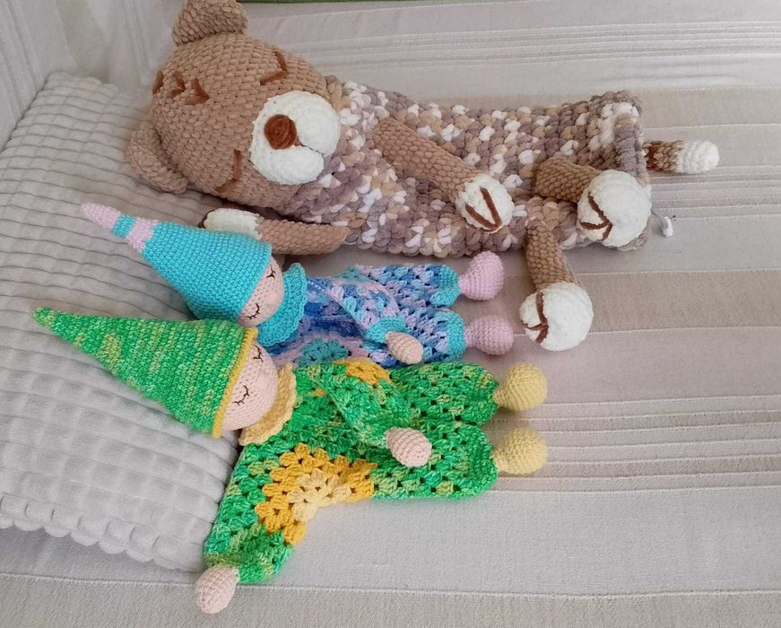В'язані гачком іграшки. Комфортери - сплюшки. Піжамниця - котик.