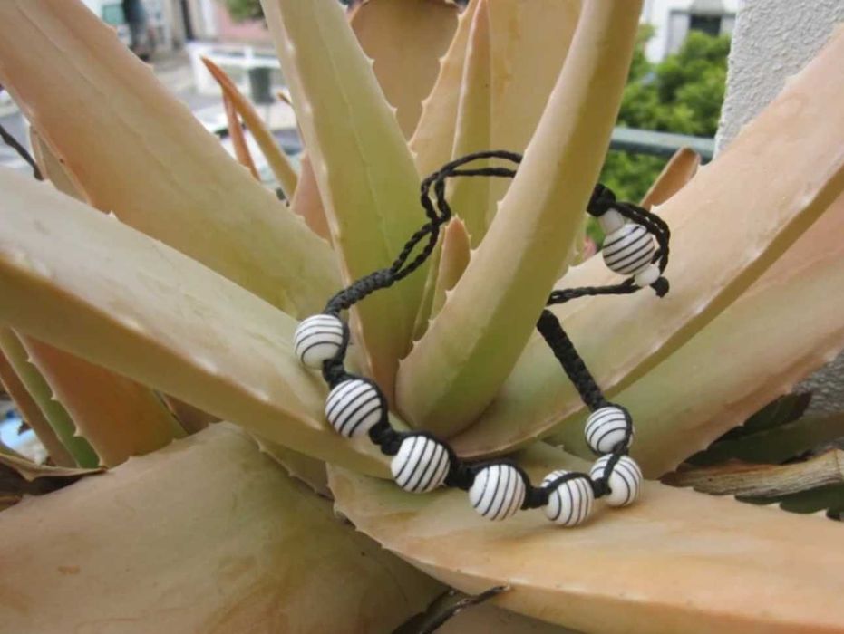 Pulseira preto e branco ajustável 16-27 cm Artesanato Índios Pataxós
