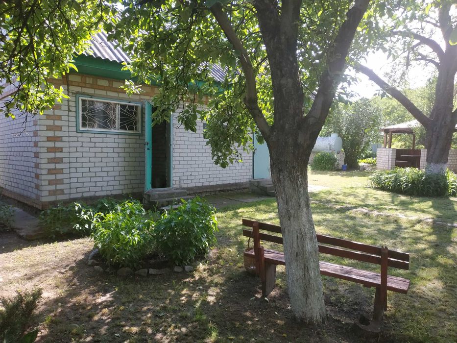 Продається садиба  - дім 2 поверхи, гараж, басейн, чудовий ланшафт