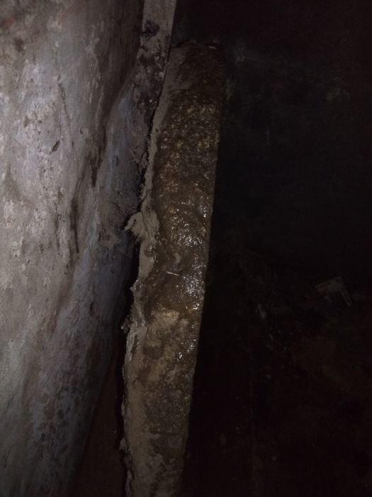 Duas mós de pedra antigas