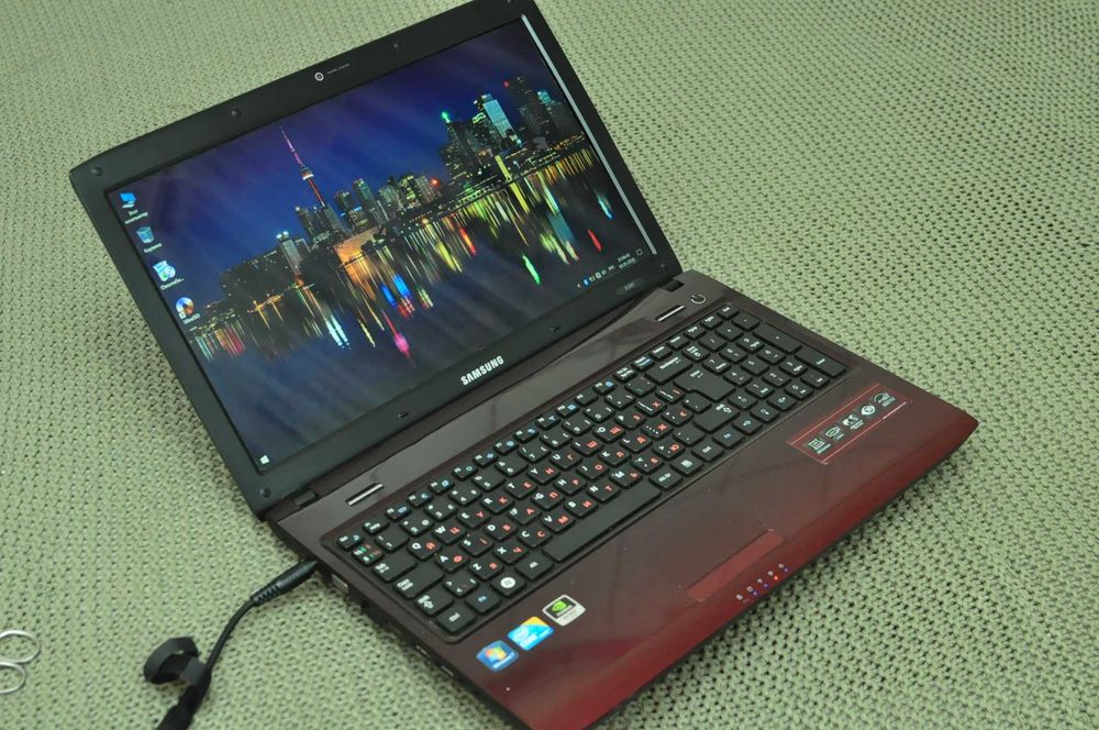 Мощный ноутбук Samsung R580
