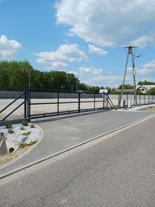 Wynajmę utwardzony plac obok DW725 - Więcej