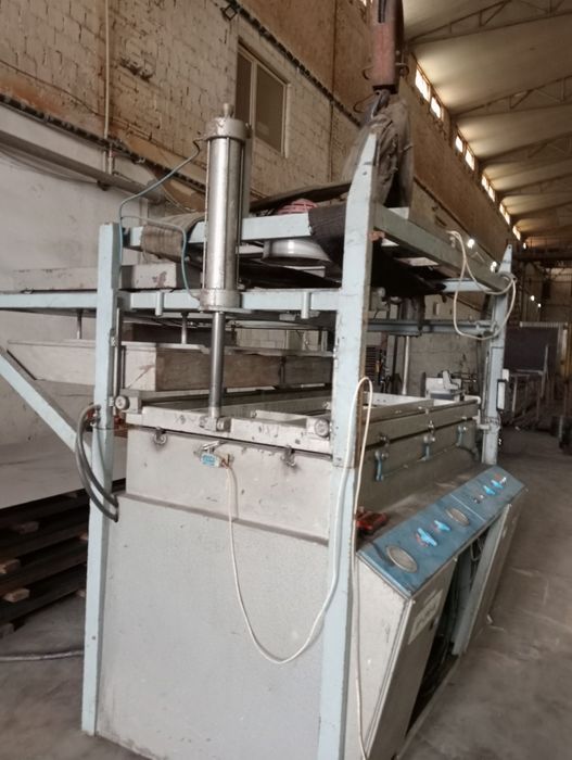 Станок вакумноформуючий