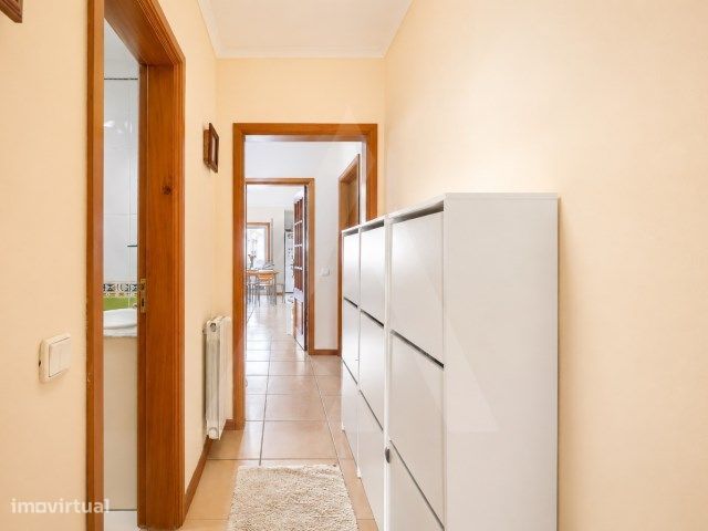 Apartamento T1 com garagem fechada na Praia da Barra
