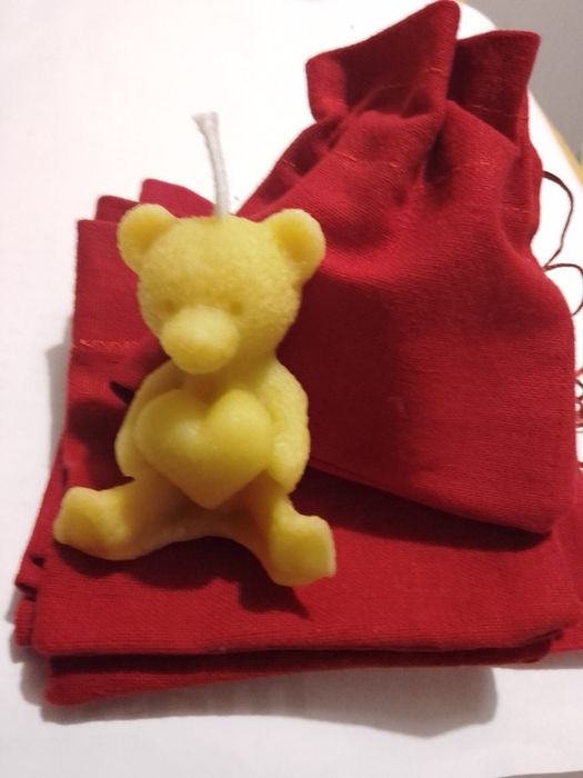 Świeczka miś  z sercem idealny prezent .