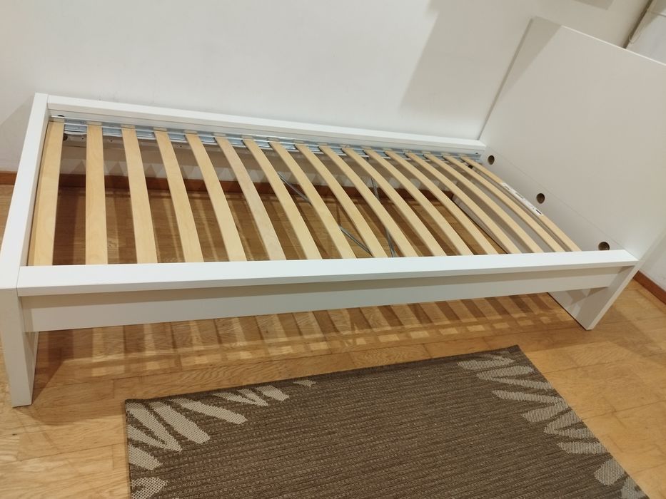 Cama Malm solteiro com estrado, como nova!