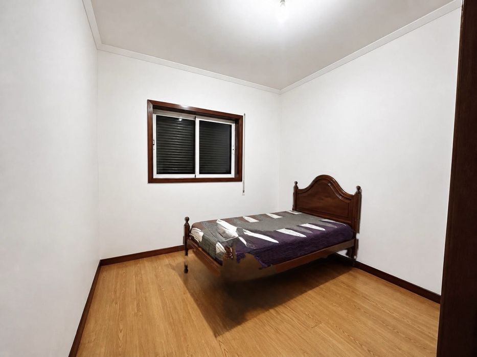 Cama e roupeiro