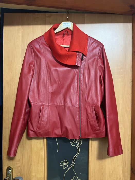 Шкіряна червона куртка