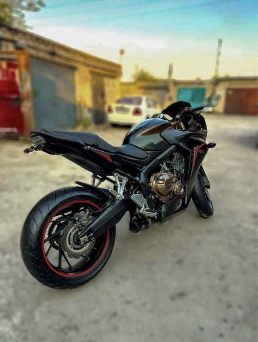 Мотоцик Honda cbr 650 f