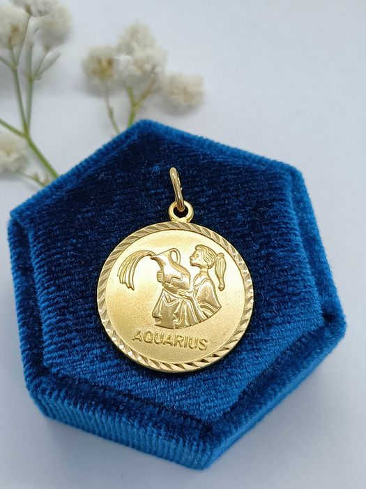 Zawieszka wodnik ze złota, złoto pr 585