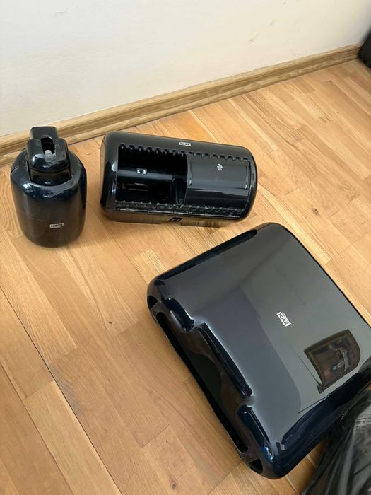 Zestaw Tork Dozownik do mydła papieru toaletowego ręcznika papierowego