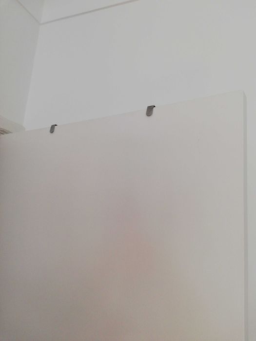 Cabide metálico de pendurar na porta