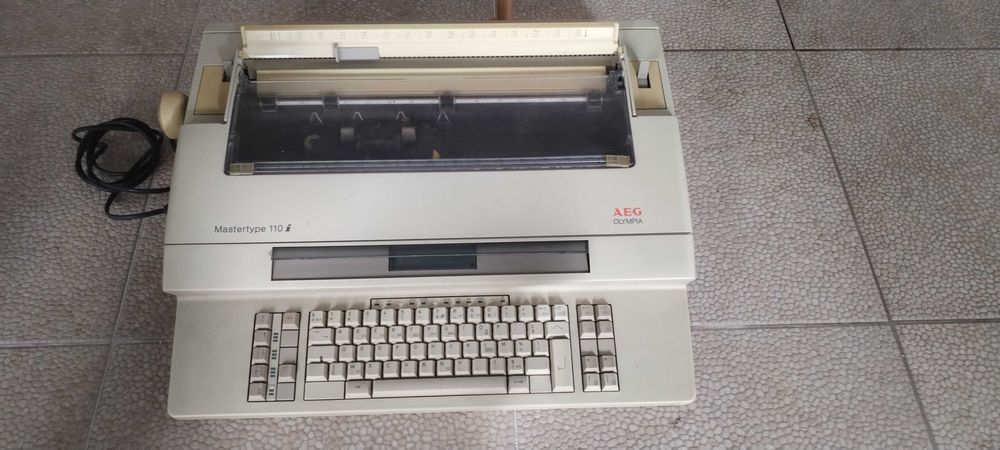 Máquina de escrever à mão clássica