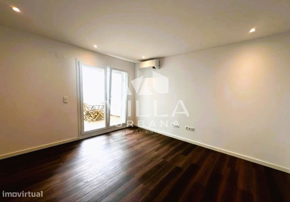 Apartamento T2 c/ Espaço Exterior localizado no Centro de Almada