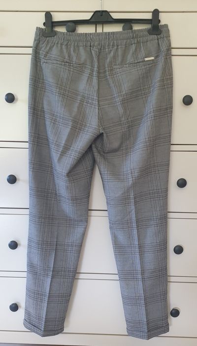 Spodnie Mohito w kratkę r.40