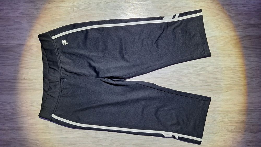 Spodenki sportowe damskie. Kolarki damskie Fila. Leginsy sportowe