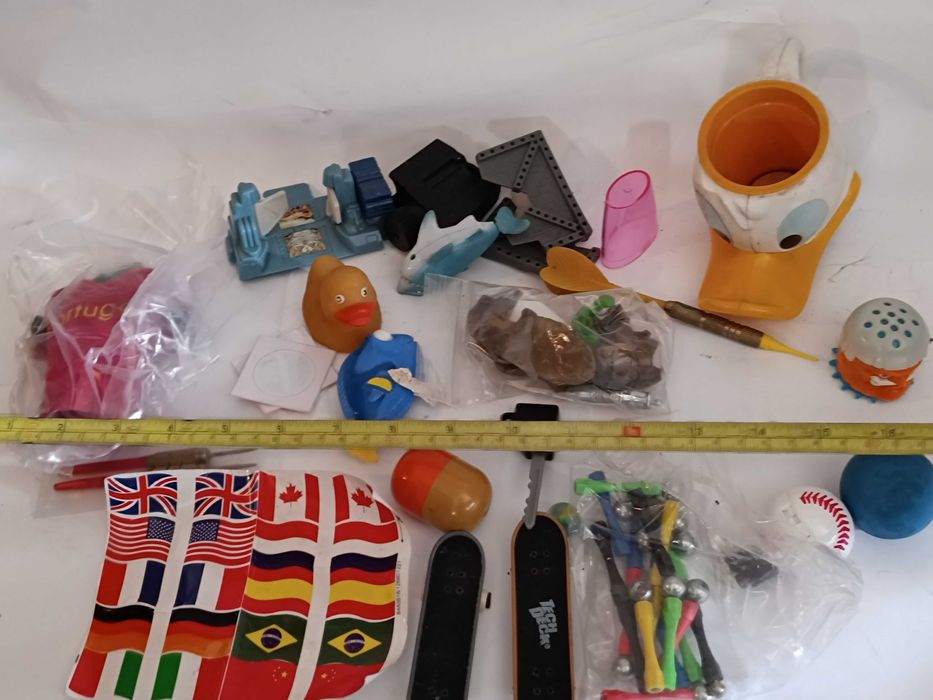 Brinquedos e figuras de ação antigas