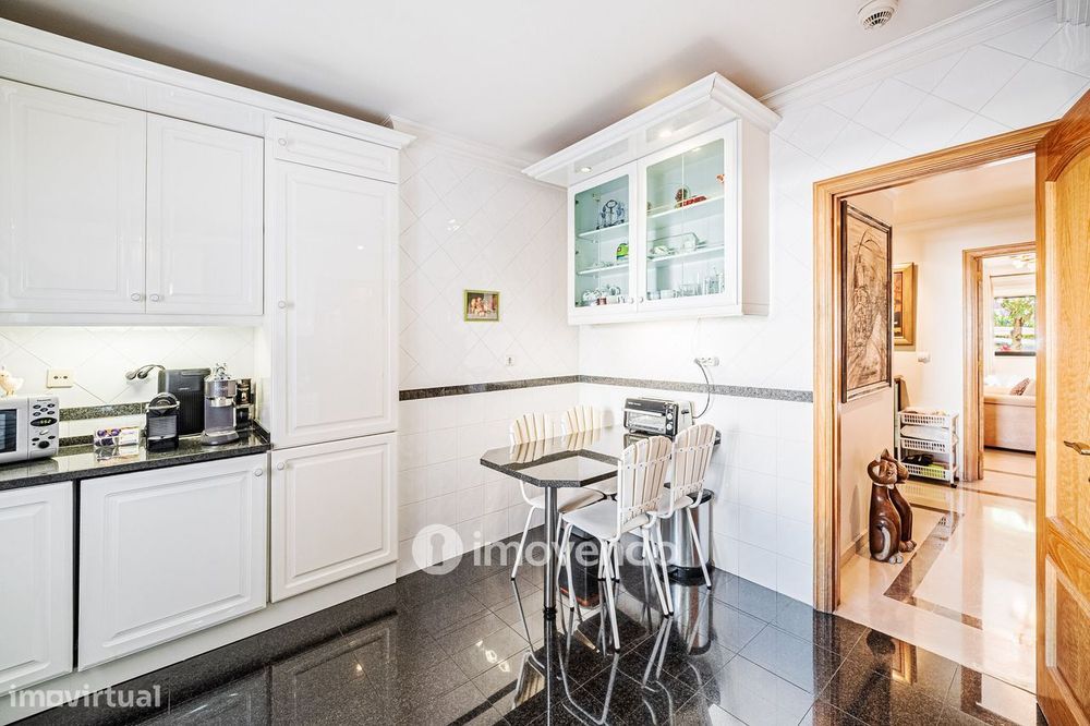 Apartamento T2 exclusivo, com garagem, em Paço de Arcos