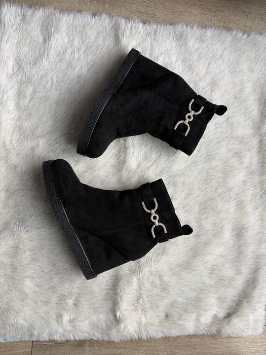 Czarne botki na koturnie jak nowe - gwarancja