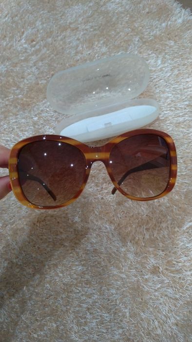 Óculos de sol com caixa64585161304194124