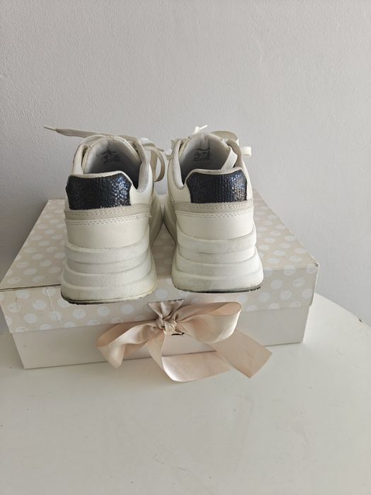 Białe sneakersy gruba podeszwa Stradivarius 36