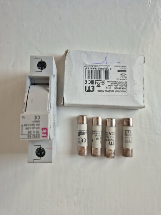 Предохранители для выделянной  линии аппаратуры. ETI Словакия.