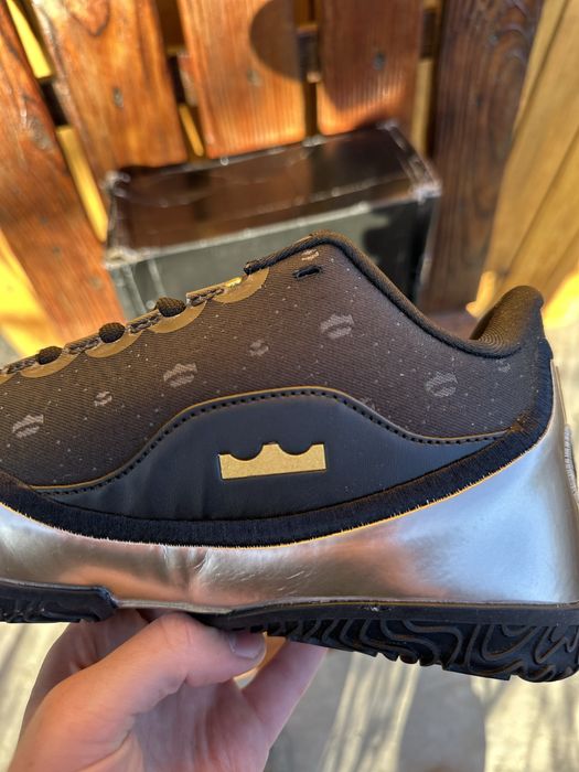 Баскетбольные кроссовки Nike LeBrone 23