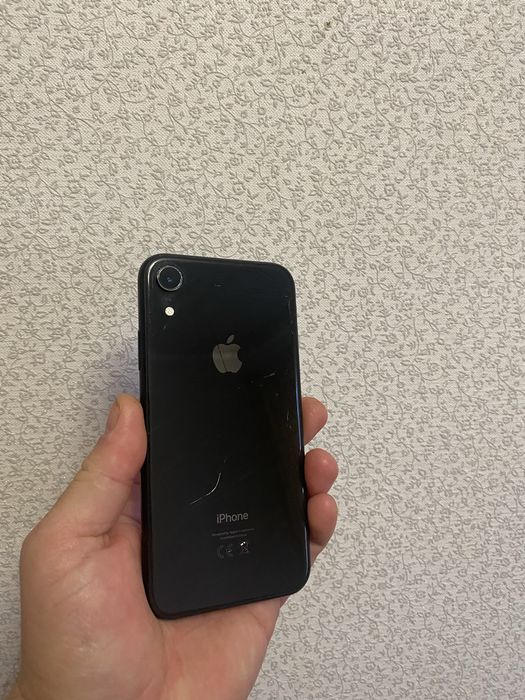 Продам iPhone XR 64GB Black (тріснута заднє скло)