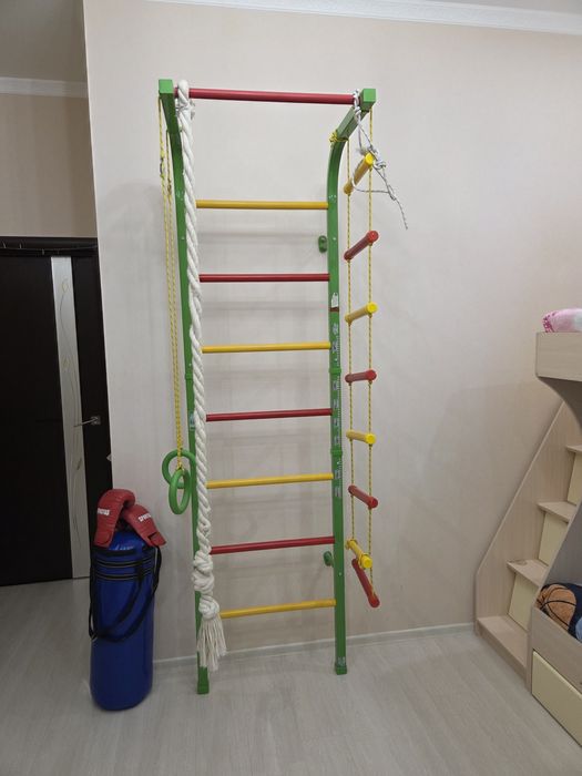 Спортивна шведська стінка