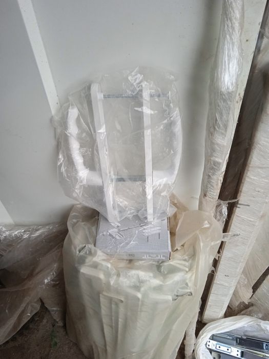 Два козырька 1 отлив ,4нащельника,фурнитура и т.д. Все  Steko.