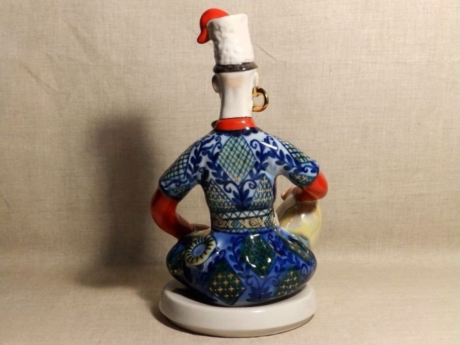 «КАЗАК МАМАЙ НА БОЧКЕ» Коростень авт. Трегубова скульптура фарфор СССР