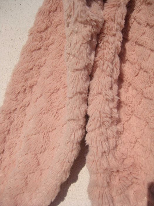 Пушистая меховая мягенькая красивая розовая кофточка Clockhouse C&A