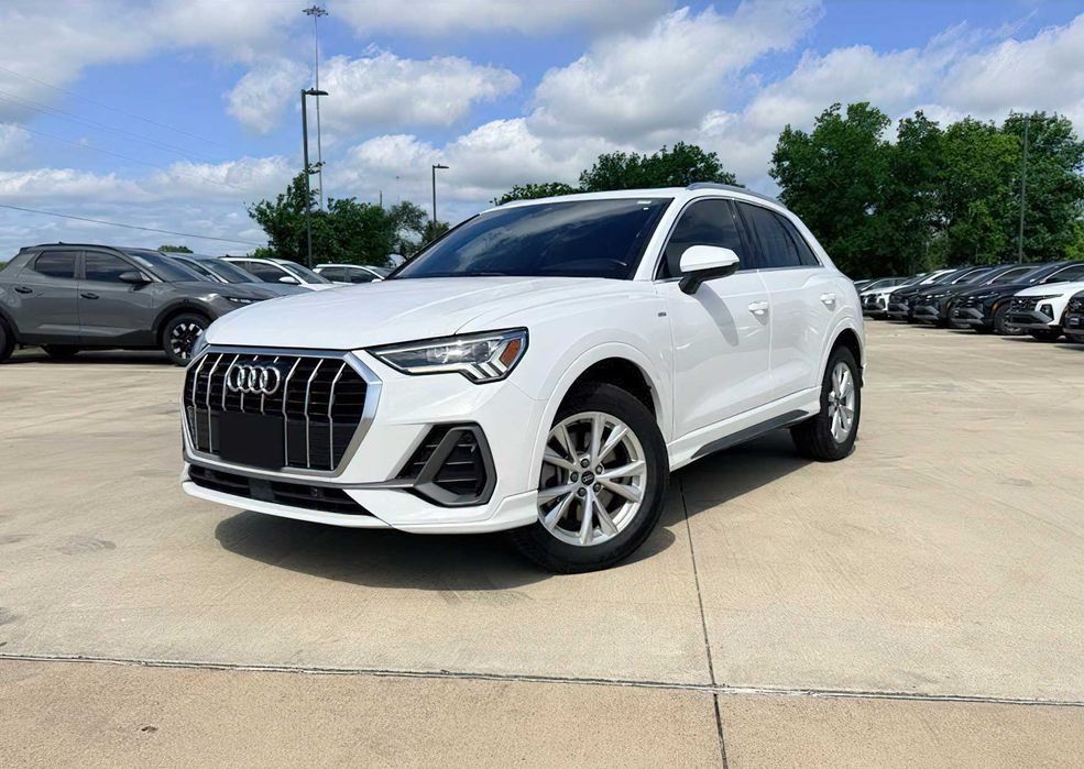 Audi Q3      2022