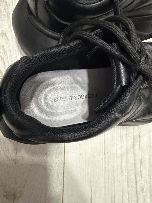 Стильні кросівки Respect