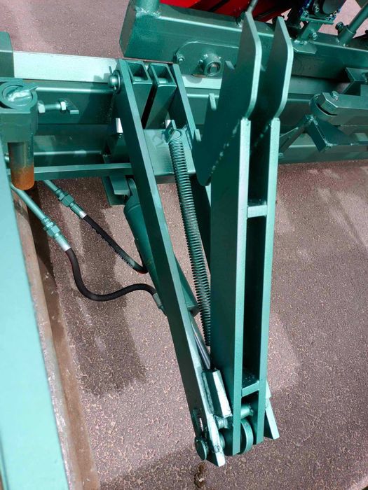 Trak taśmowy z pełną hydrauliką stacjonarny