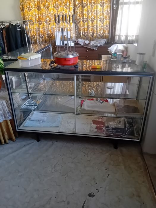 Vitrines de exposiçao em aço e vidro