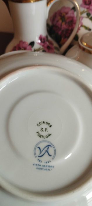 Serviço de Chá Vista Alegre – Porcelana com Dourados (Completo)