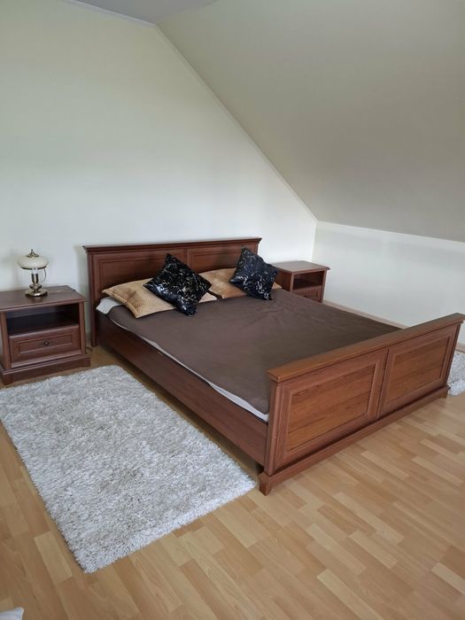 Łóżko, szafki nocne i komoda