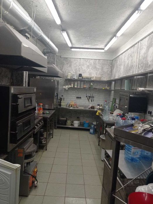 Сдам автономную кухню - c дорогим оборудованием в центре.