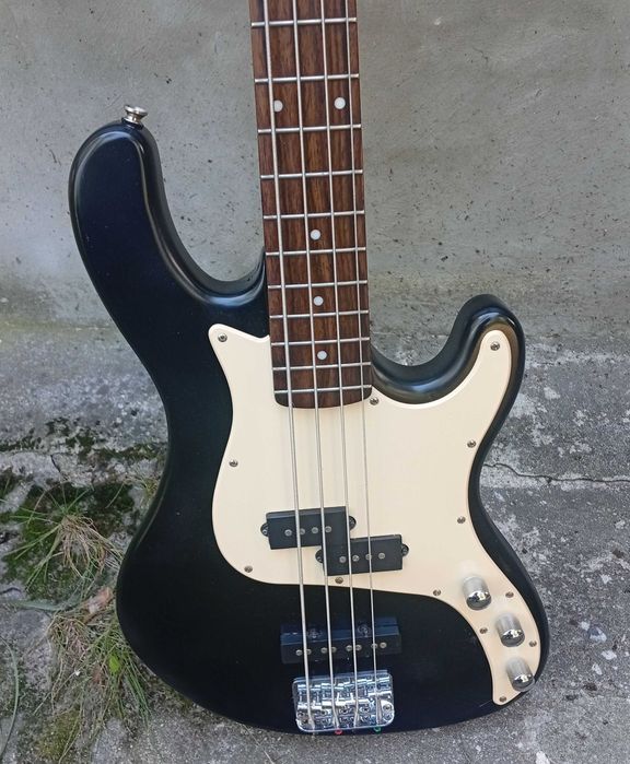 Gitara basowa marki Cort GB-PJ