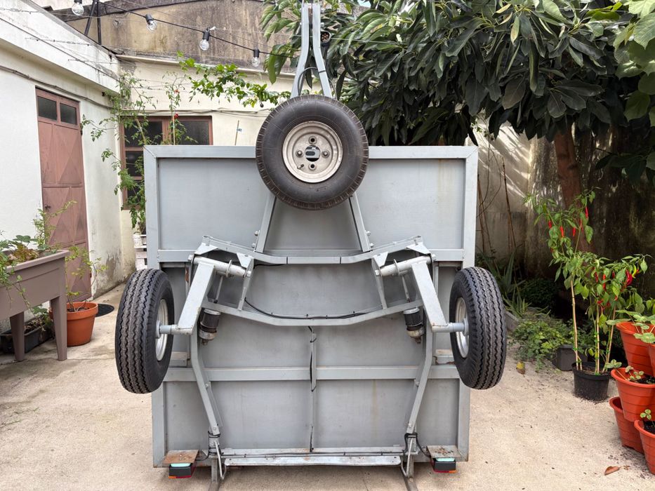 ATRELADO / REBOQUE 300KG com lona e pés de arrumação