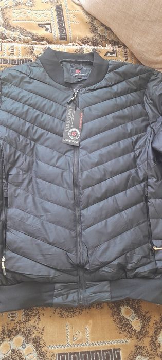 Продається чоловічий утеплений бомбер