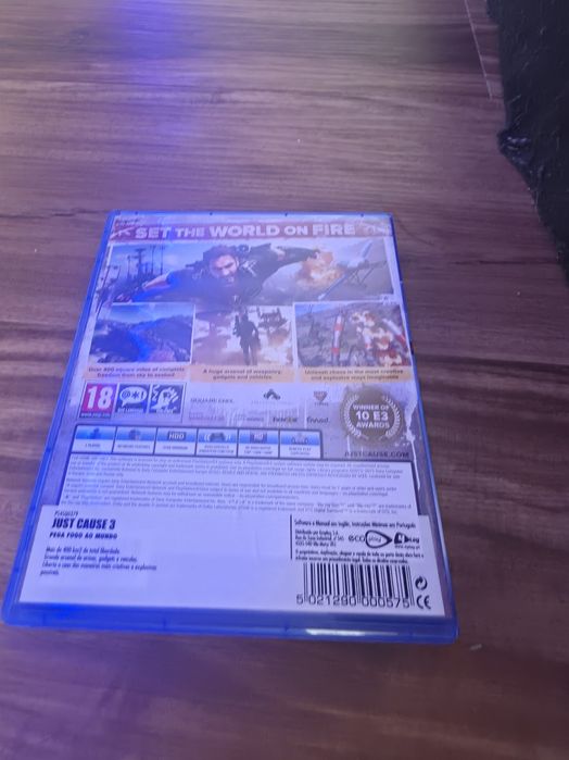 Vendo PS4 Slim em bom estado e totalmente funcional + Jogo Just Cause 3 como novo  + comando original