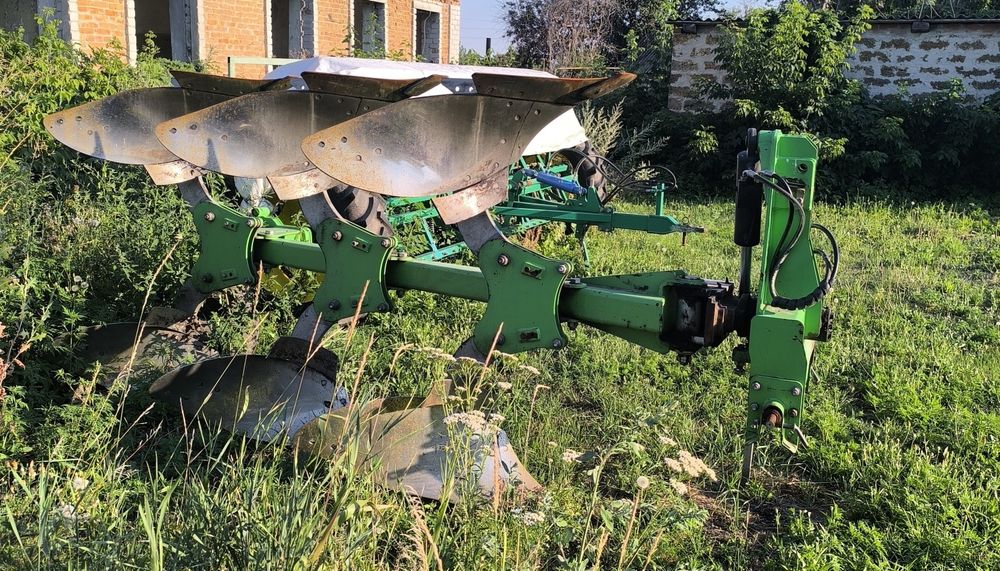 Навісний оборотний плуг польського виробника Bomet