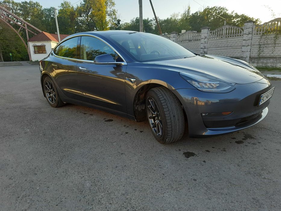 Продам Tesla model 3
