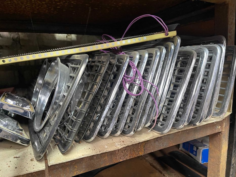 решетка передняя радиатора  ваз 2106 пластик