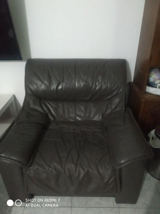 Conjunto Sofá+Poltrona em Pele