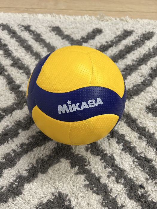 Волейбольний мʼяч Mikasa v200w
